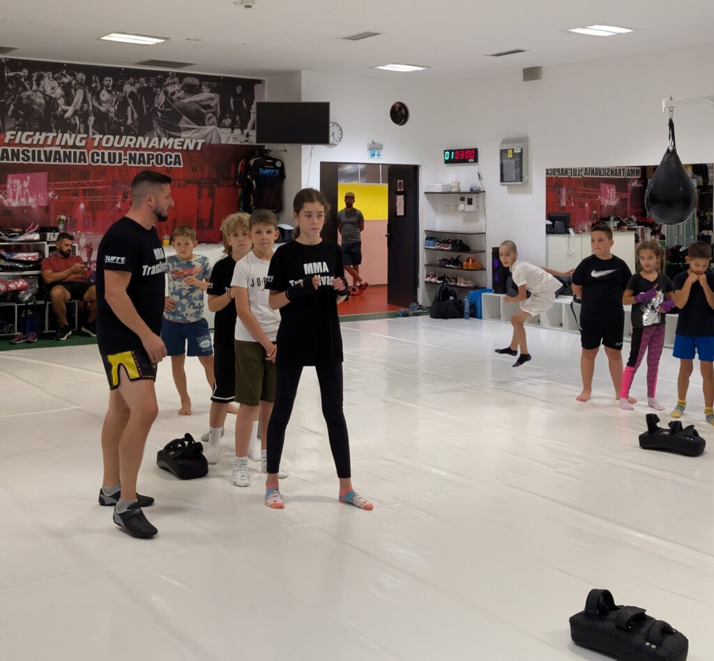 antrenori mma, muaythai, kickbox, karate, box, grappling, kempo, cluj, mmacluj, mmatransilvania, autoaparare copii